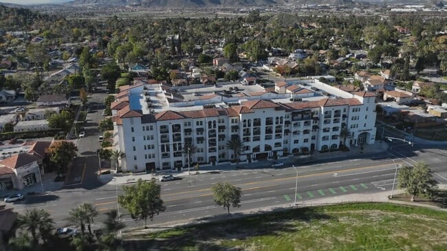  - Centerpointe at Market