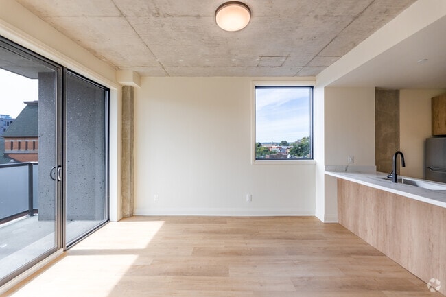 1BR, 1BA - 644SF - Living Room - 11 Robert