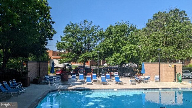 Foto del edificio - 4501 Arlington Blvd