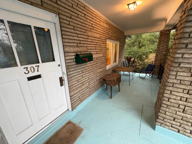 Porche delantero - 307 Parklyn St