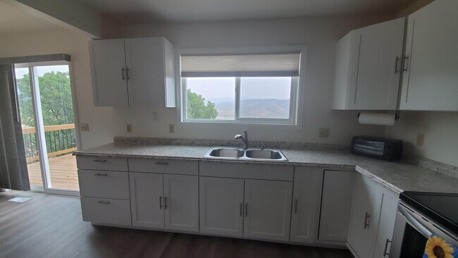 Foto del edificio - 1400 Sage Ridge Rd