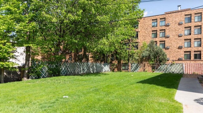 Building Photo - 912 22nd Ave