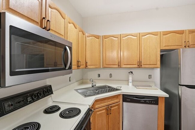 Building Photo - 15663 Viewpoint Cir