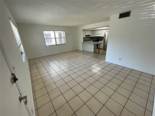 Building Photo - 116 Southwest Jefferson Cir N