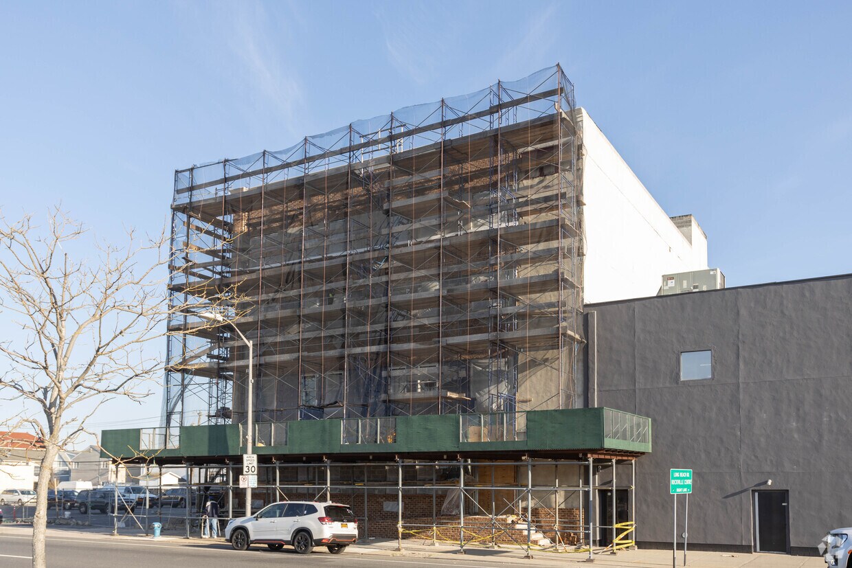 FOTO DE LA CONSTRUCCIÓN - 249 E Park Ave