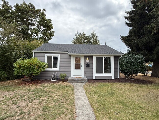 Building Photo - 6631 S Mullen St