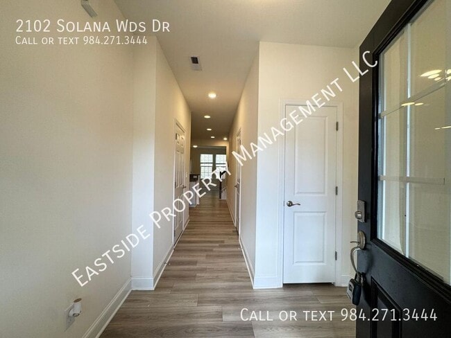 Building Photo - 2102 Solana Wds Dr