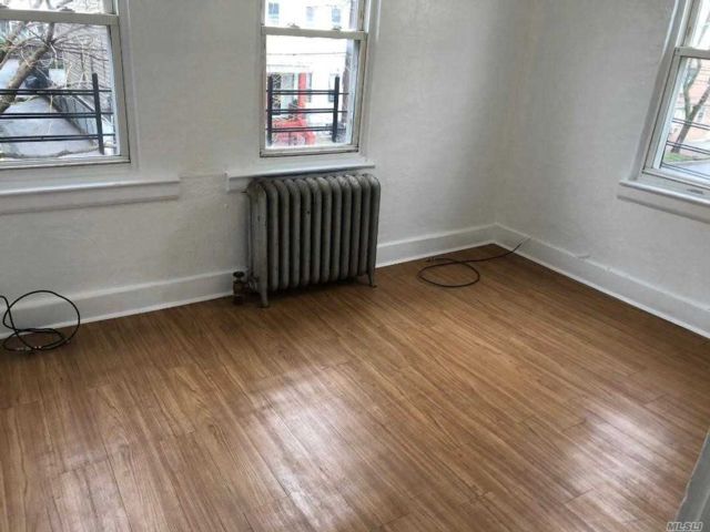 Foto del edificio - 88-10-88170 170th St