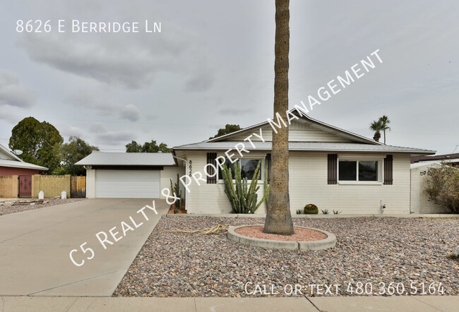 Building Photo - Awesome Scottsdale House with Garage!