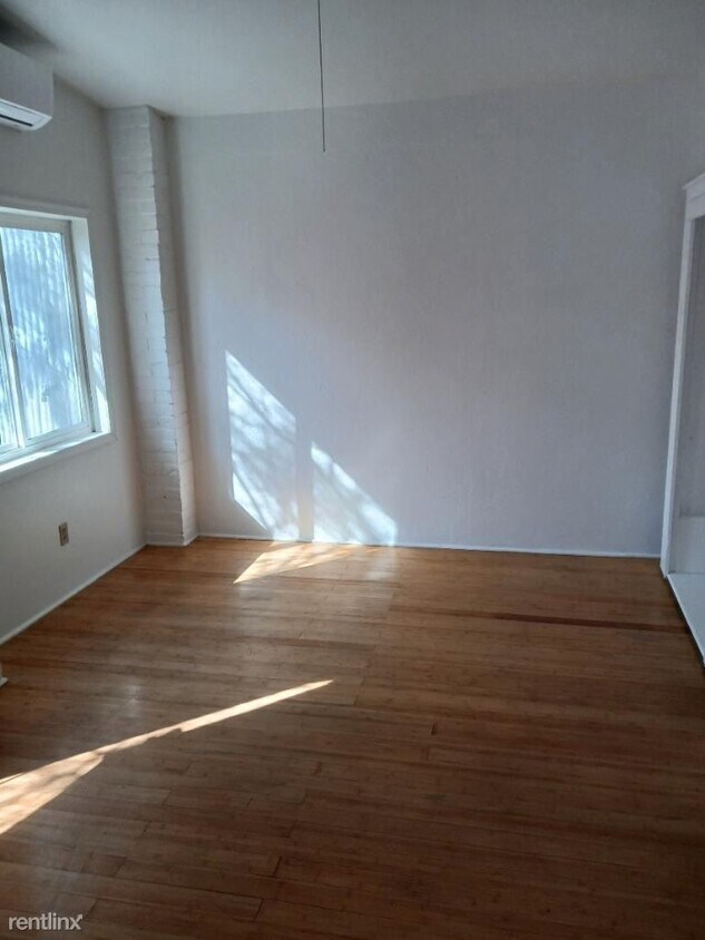 Building Photo - 1 br, 1 bath House - 915 North Hoff Avenue