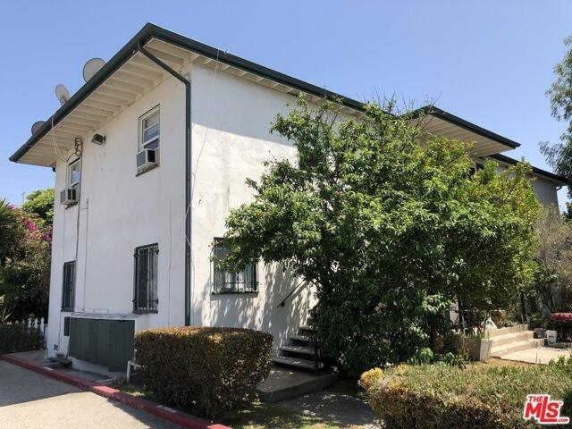Primary Photo - 3455 Carmona Ave