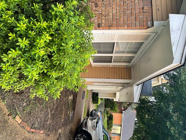 Foto del edificio - 220 Brendalwood Blvd