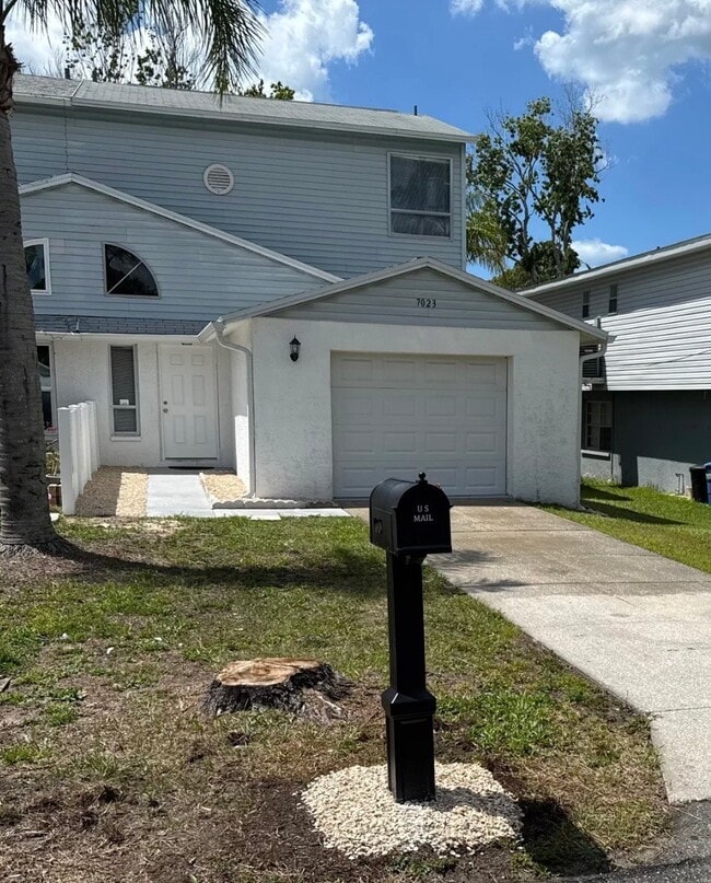 Building Photo - 7023 Oakwood Dr