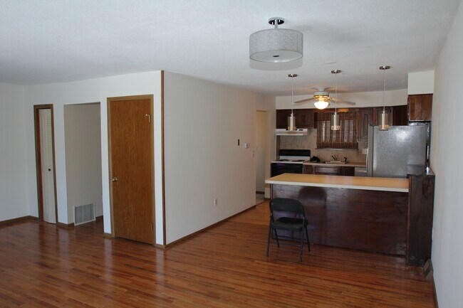 Building Photo - 17 Beekman Dr