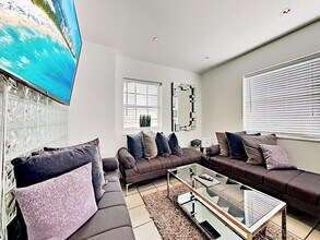 Building Photo - 834 Ocean Dr