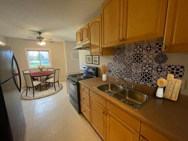 Building Photo - Clairview Court