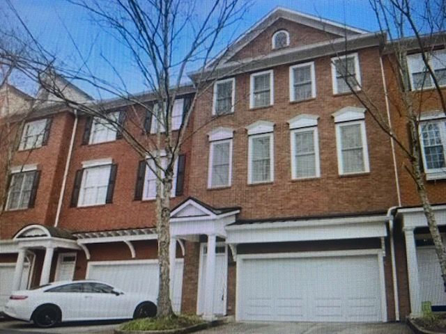 Entrada - 1275 W Spring St SE