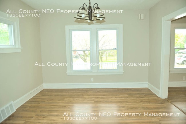 Building Photo - 20030 Beachview Dr