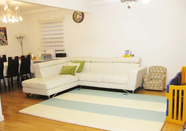 Foto del edificio - 15-06-15209 209th St