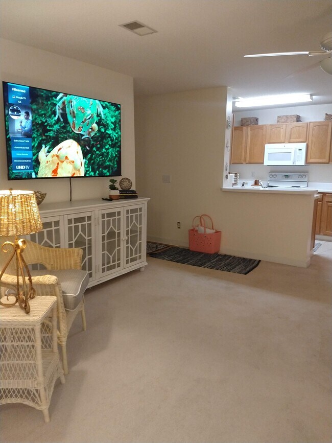 Foto del edificio - 4384 Daphne Ln