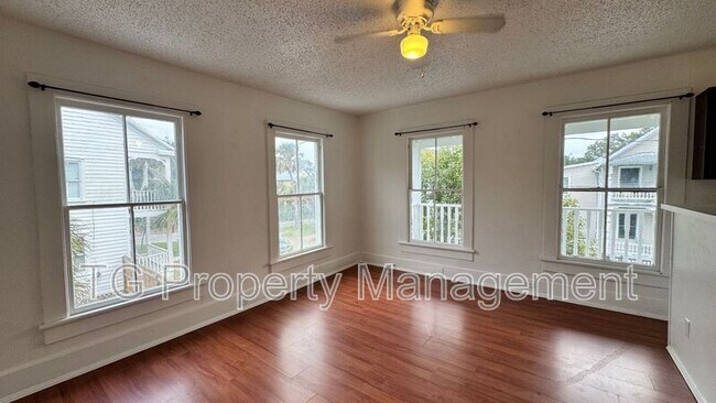 Foto del edificio - 32 UP Sanford St