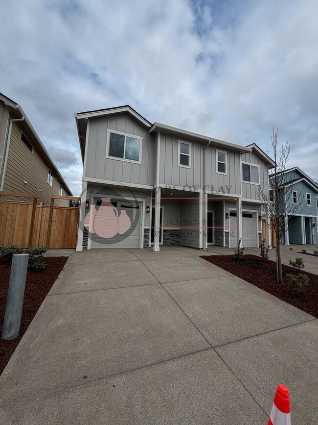 Building Photo - 1329-1331 Oppek St NE