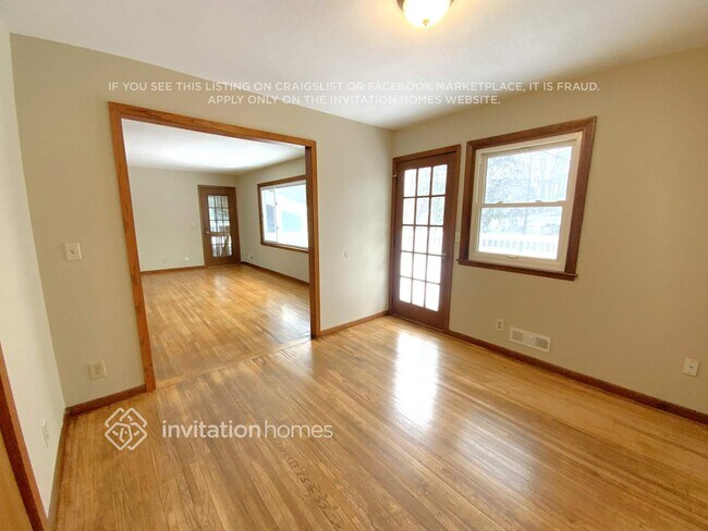 Foto del edificio - 124 Oakwood Rd