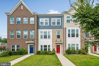 Building Photo - 6941 Waterbury Pl
