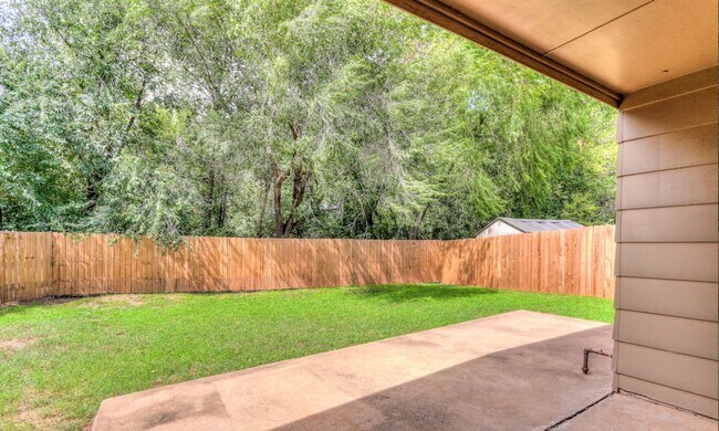 Building Photo - 3/2 bath Edmond!