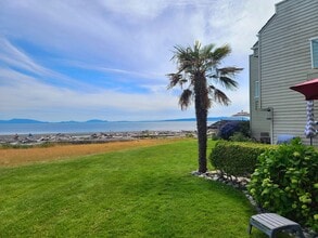 Building Photo - 1728 Edwards Dr