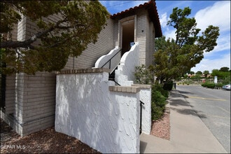 Building Photo - 6201 Escondido Dr
