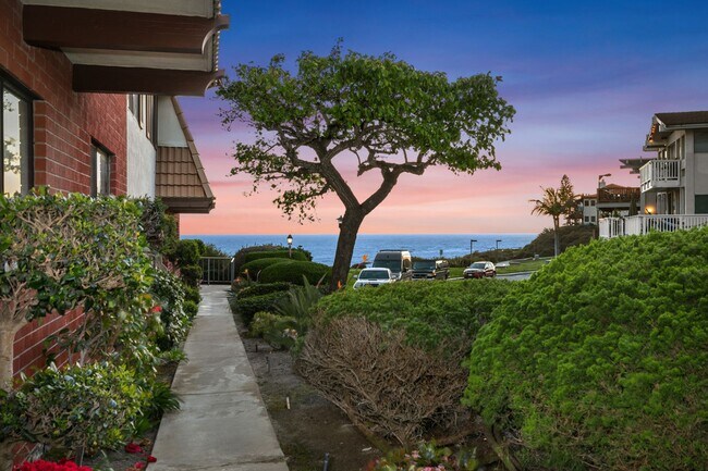 Building Photo - short term rental in the loop