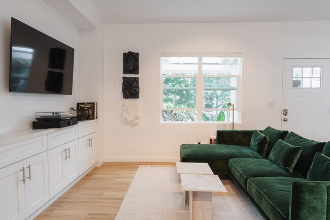 Foto del edificio - 129 Clubhouse Ave