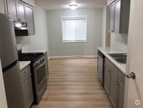 Building Photo - 926-928-928 Sprucewood Ln