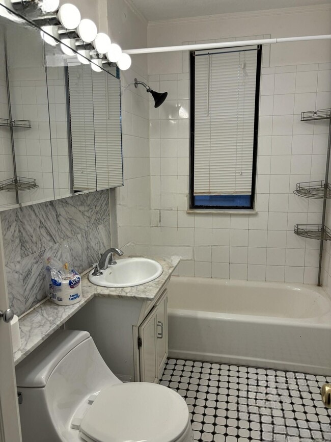 Building Photo - 6 Bellvista Rd