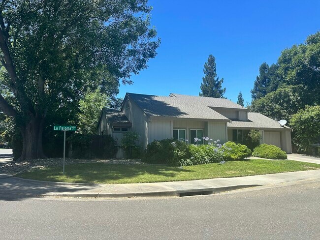 Building Photo - 1661 La Paloma Ct