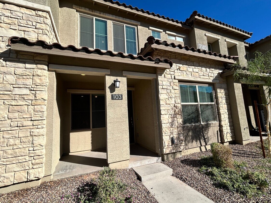 Foto principal - Modern 3-Bedroom Townhome in Gated Layton Lakes – Updated & Move-In Ready!