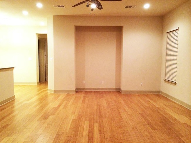 Foto del edificio - 1803 E 18th St