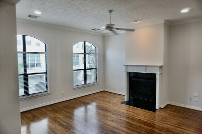Building Photo - 1704 Utah St