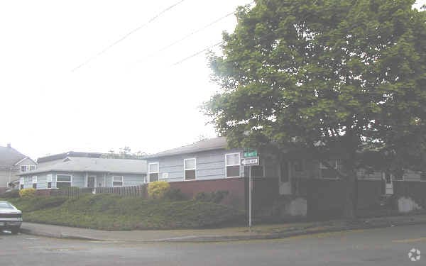 Building Photo - 5302-5312 NE Hoyt St