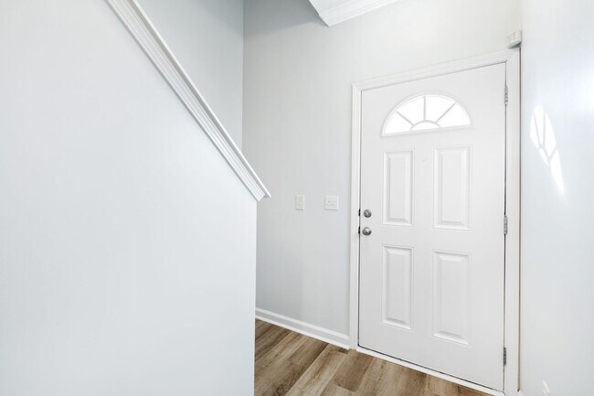 Foto del edificio - Great Raleigh Townhouse in Pine Knoll Townes!