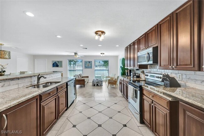 Foto del edificio - 724 102nd Ave N
