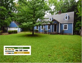 Building Photo - 17967 Edgewood Walk
