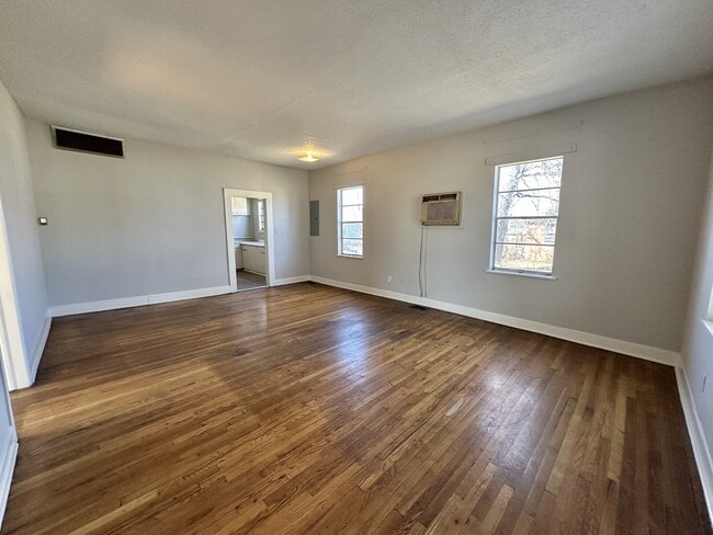 Building Photo - 1126 Escambia St