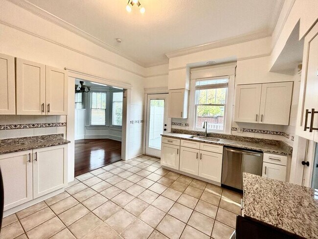 Foto del edificio - 5309 Seminole Ave