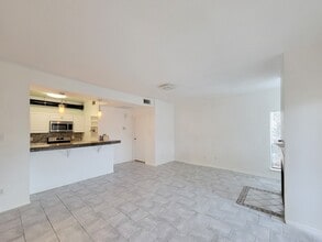 Building Photo - 7119 N Holiday Dr