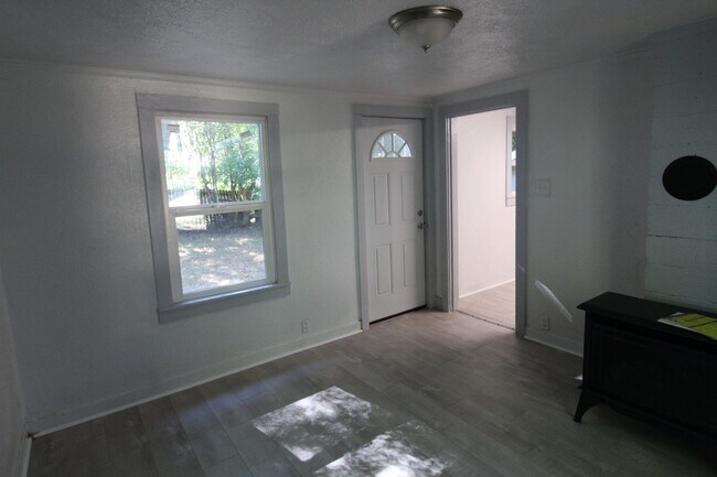 Building Photo - 1528 1/2 Ivory St