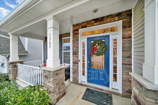 Building Photo - 1389 Overlea Pl NW