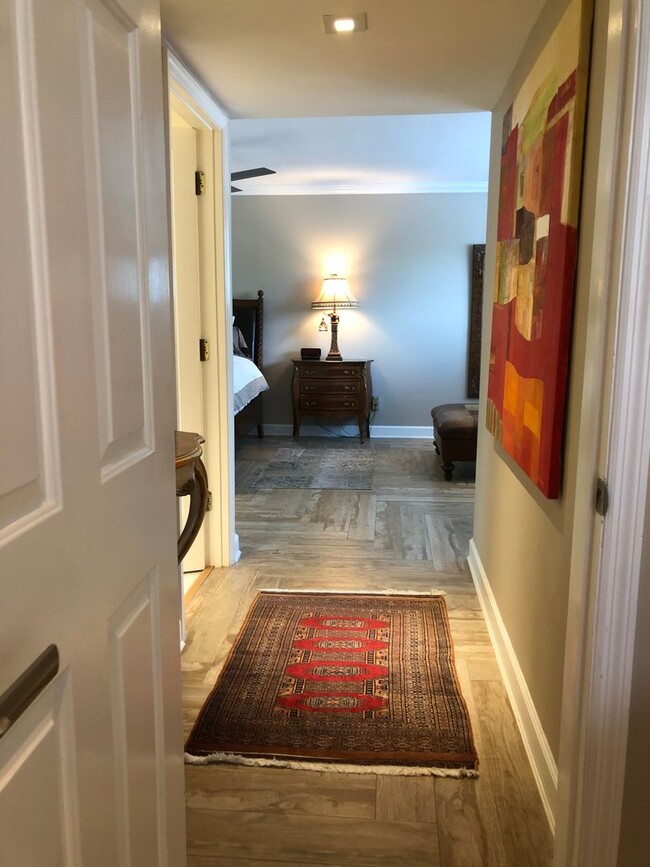 Foto del edificio - Beautifully updated 2 bedroom 2.5 bath tow...