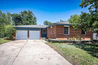 Building Photo - 4503 SW Atom Ave